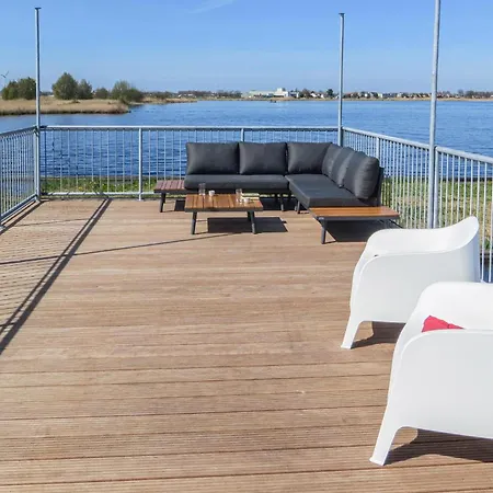 Bluff Botel 4*
